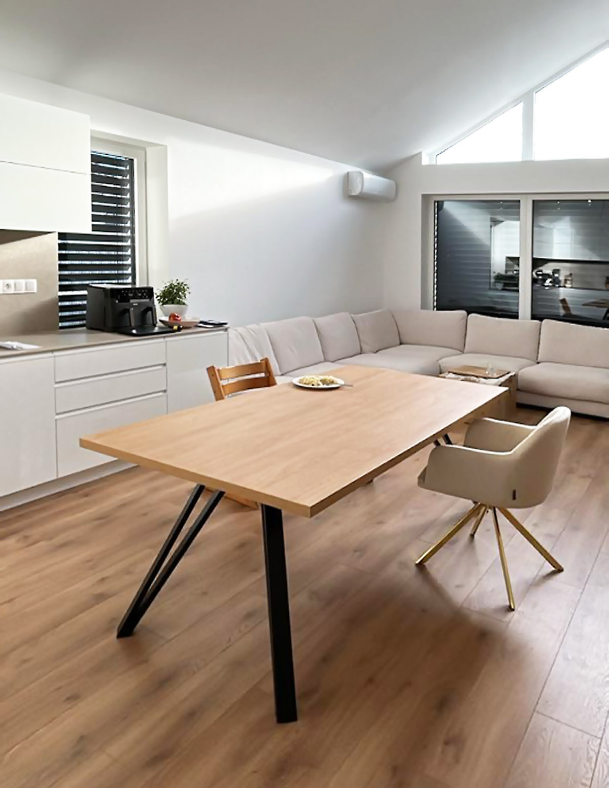 Nový dom s kuchyňou a obývačkou na mieru