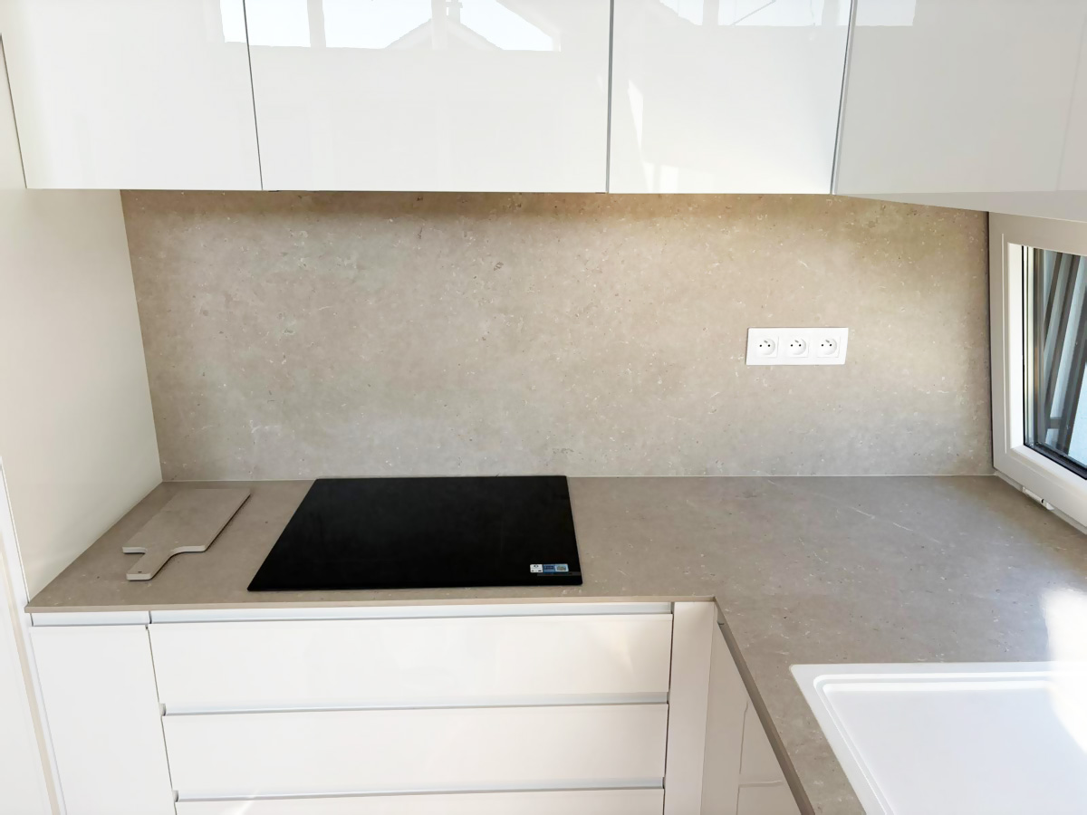 Nový dom s kuchyňou a obývačkou na mieru